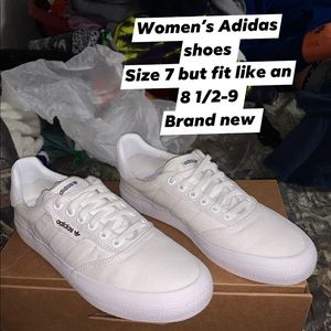 White Adidas shoes size 7 but fits like an 8.5-9